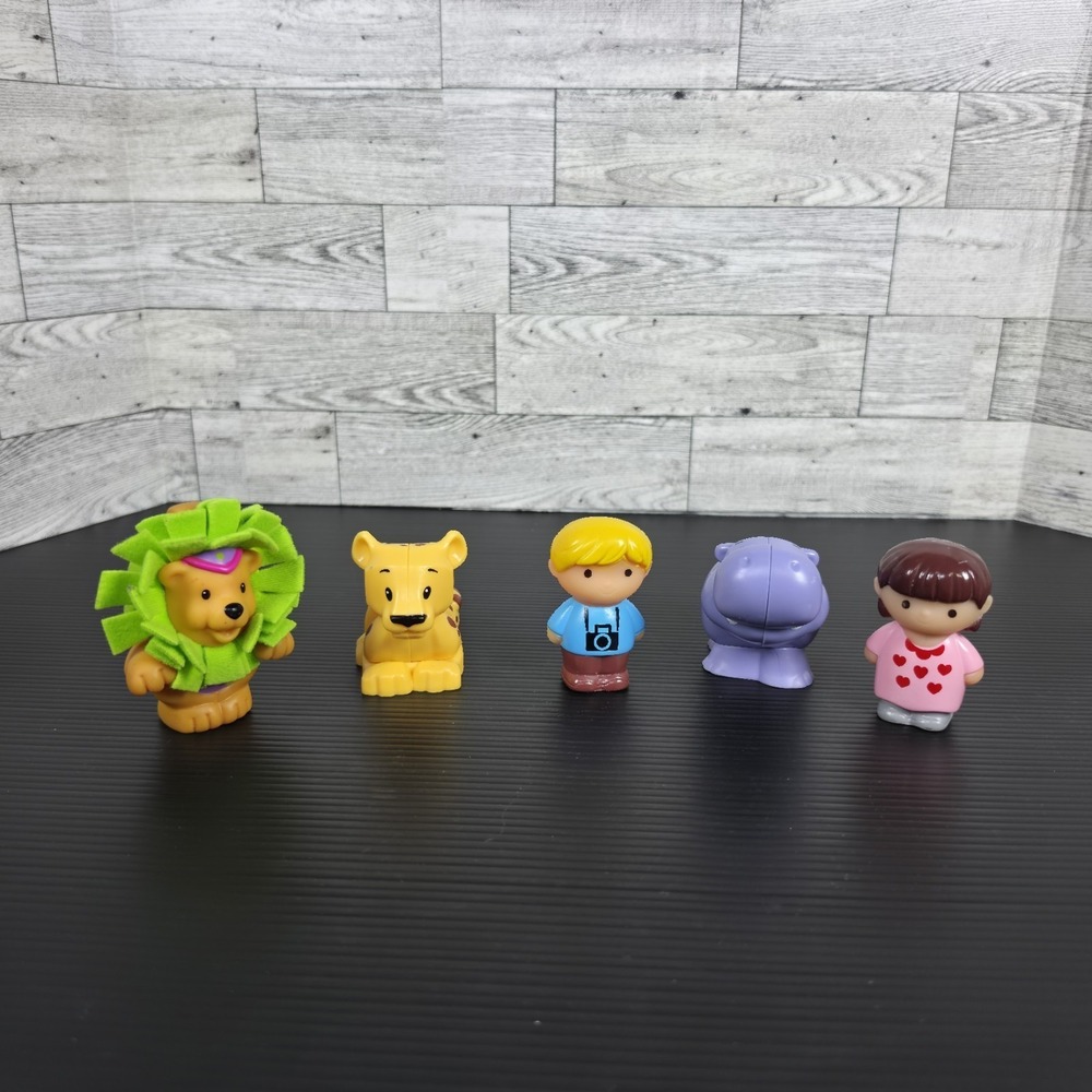 Fisher Price Little‎ People Lot of 5 Figures